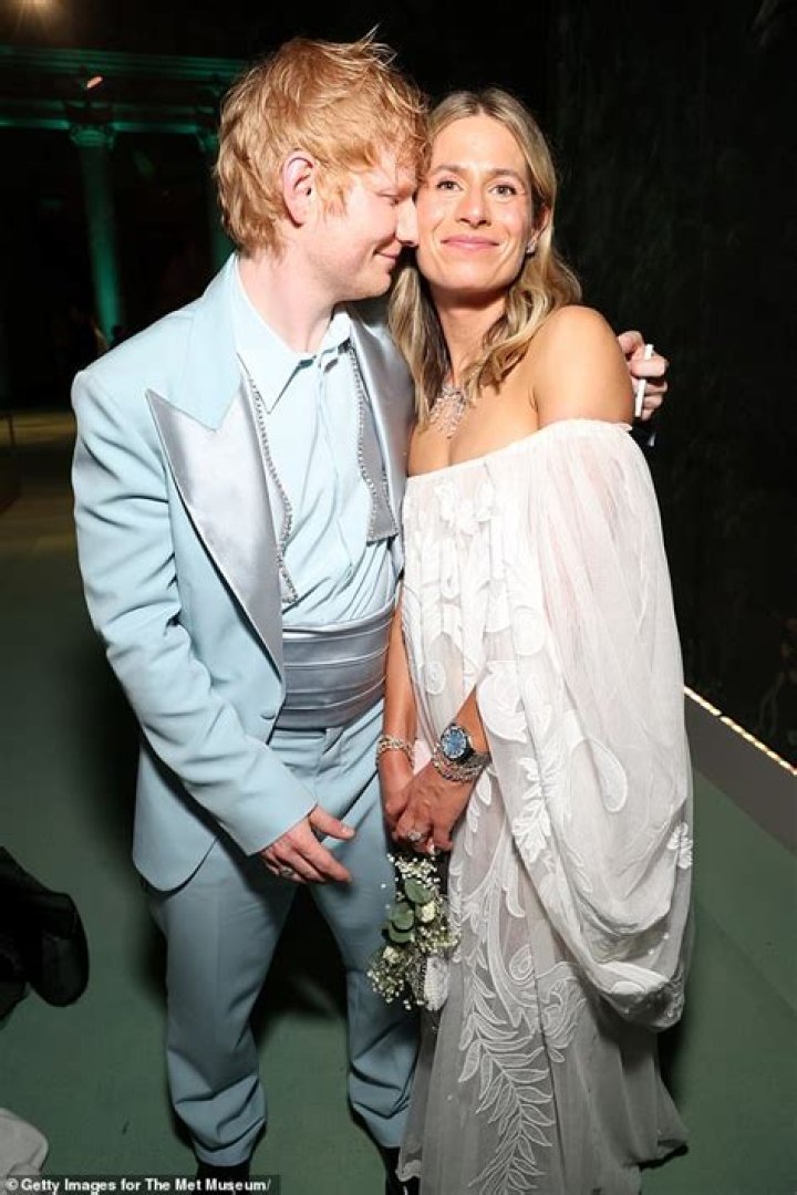 They Hold Hands At Aria Awards – Hollywood Life