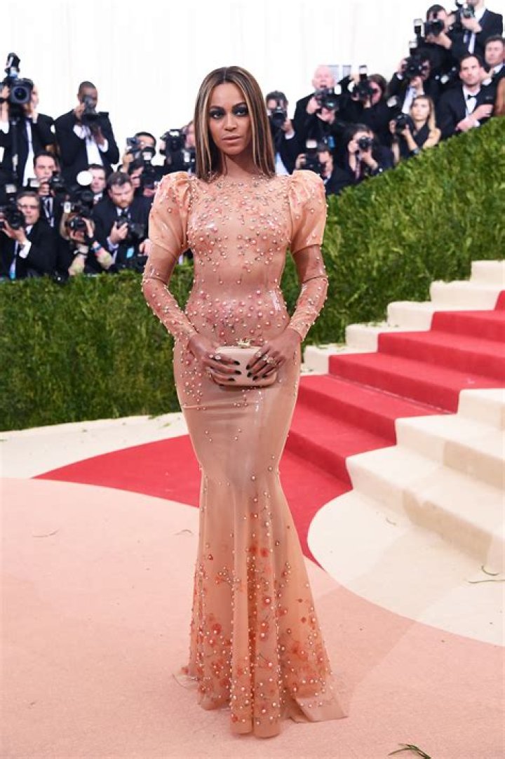 [PHOTOS] Beyonce’s Met Gala Dress — Stuns In Sheer Givenchy – Hollywood Life