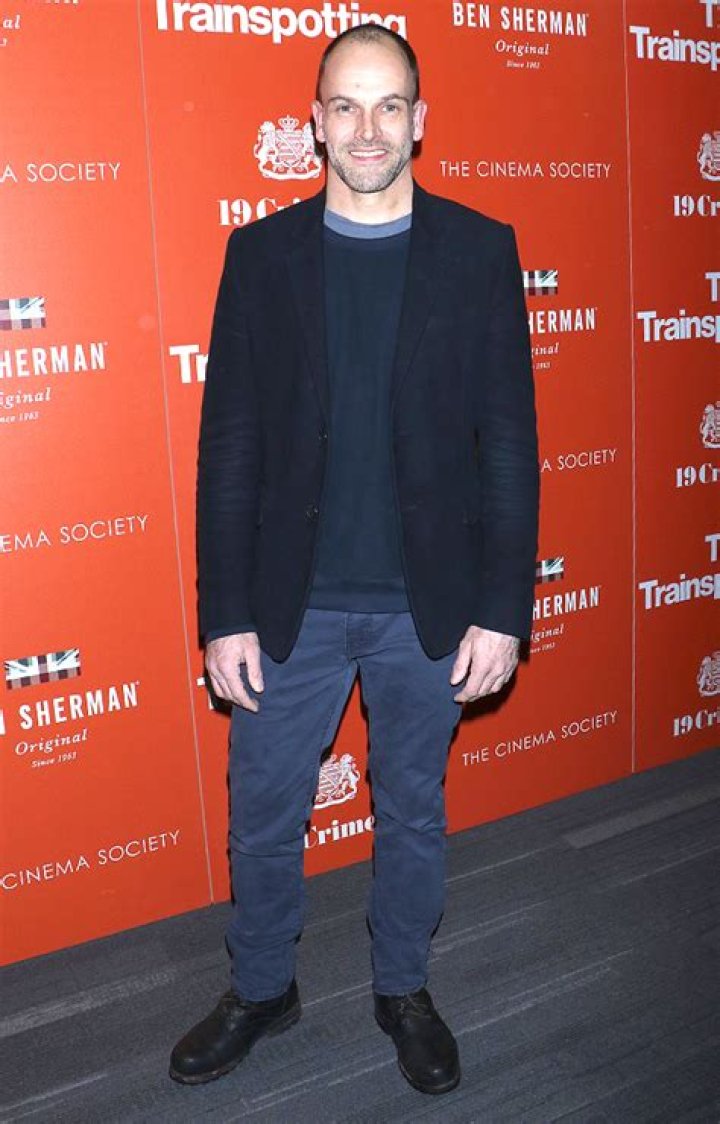 Jonny Lee Miller Seen On Outing After Angelina Jolie’s Visit — Pics – Hollywood Life