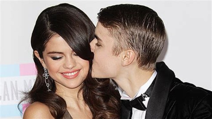 Justin Bieber ‘Likes’ Selena Gomez Picture On Instagram Of Them Kissing – Hollywood Life