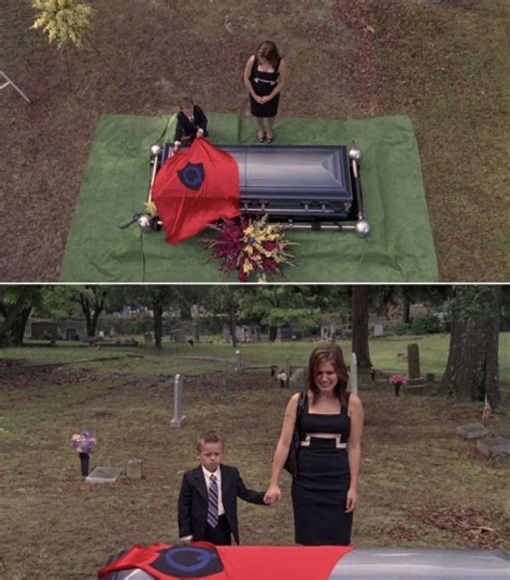 [PIC] Lea Michele Grieving Cory Monteith’s Death — Is The Photo A Phony? – Hollywood Life