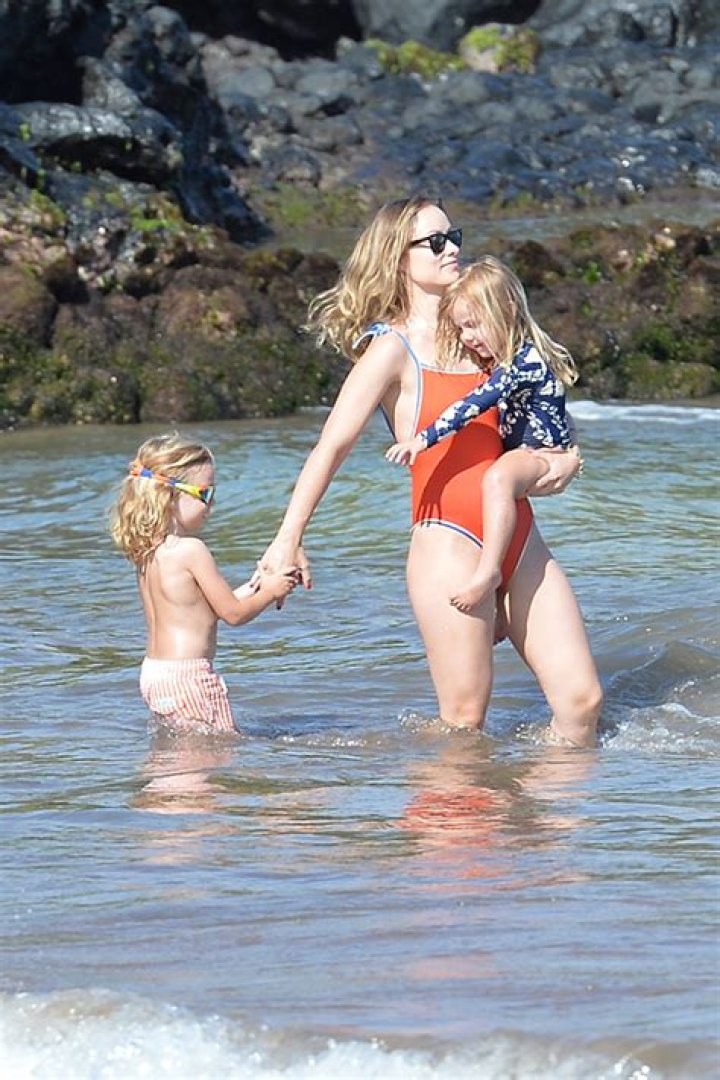 Olivia Wilde, 37, Looks Fit & Toned In Swimsuit With 2 Adorable Kids, 5 & 2 — Pics